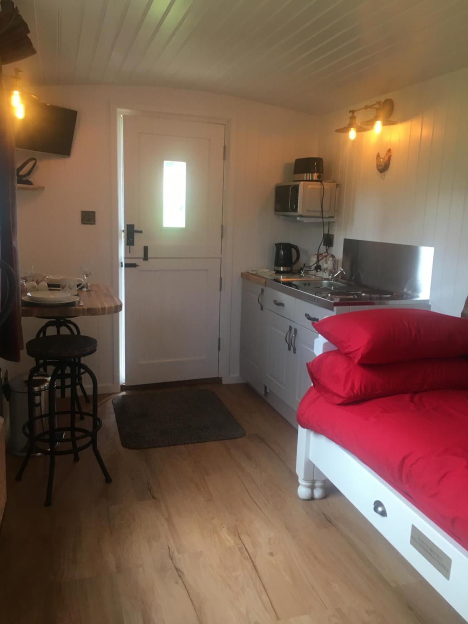 Orme View Lodges Llandegai Exterior photo